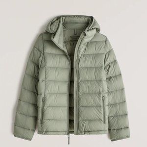 Abercrombie and Fitch Lightweight Packable Puffer NWT
